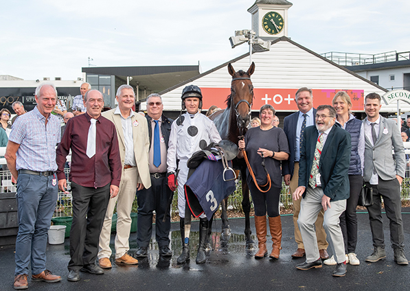  - General Medrano with jockey Tom Bellamy and Owners at Uttoxeter - 08 October 2023