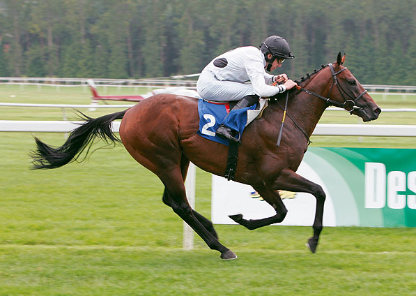  - Harlech Castle and Tolley Dean  winning at Newbury - 24 August 2007 - 2