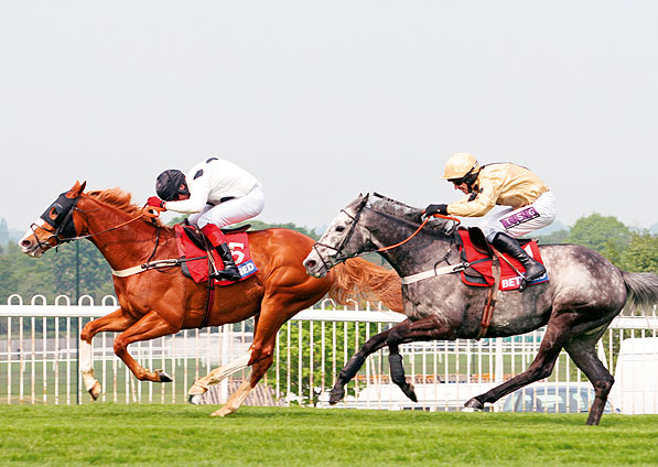  - Penzance and Robert Thornton winning at Sandown - 27 April 2007