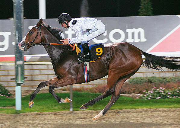  - Sister Act and Oscar Urbina winning at Kempton - 10 October 2007