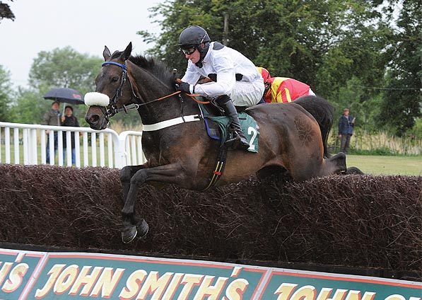  - Volcanic under Henry Brooke at Uttoxeter - 24 July 2015